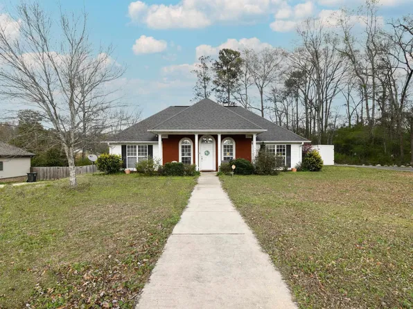 355 Battles Cir, Clanton, AL 35045