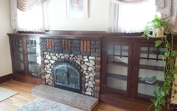 3rd image of 335 Davis Ave