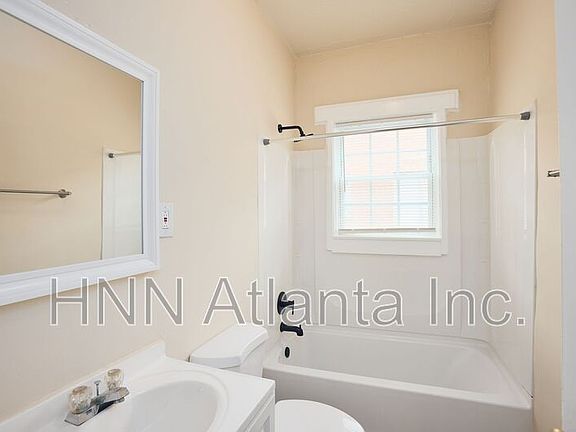 4th image of 437 N Highland Ave NE Unit 16
