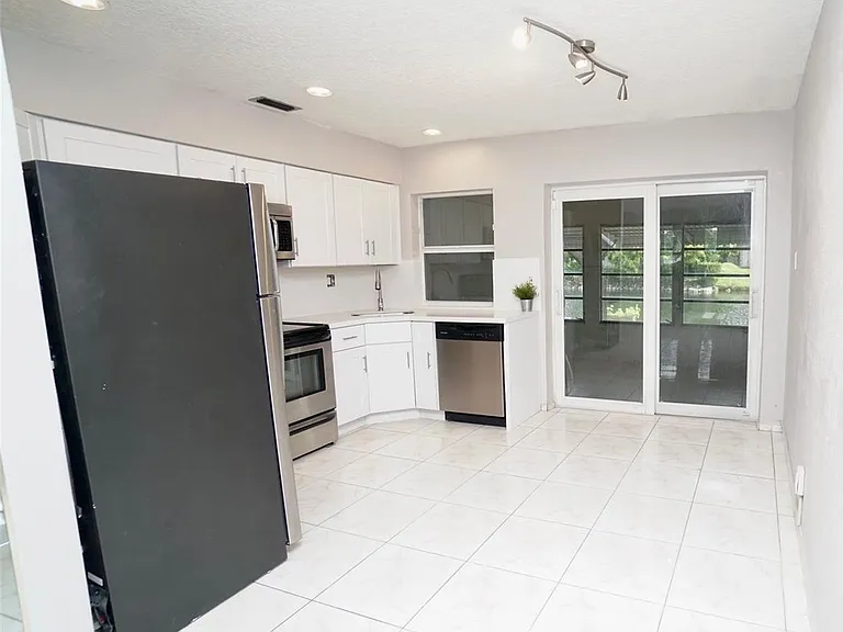 5908 NW 81st Ave — Photo 18