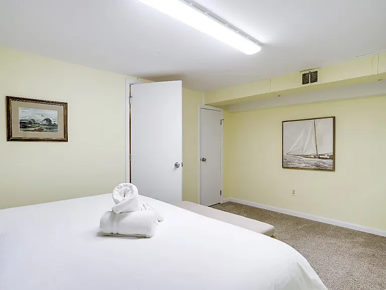 9724 Admiralty Dr — Photo 26
