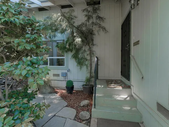Sutton Place, Auburn, CA 95603