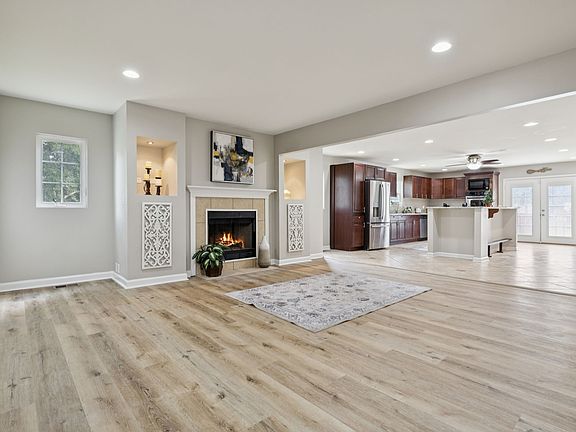 3rd image of 3214 Penny Ln