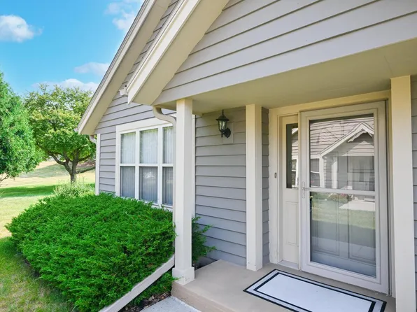 N24W24000 Brandon Oaks DRIVE #A, Pewaukee, WI 53072