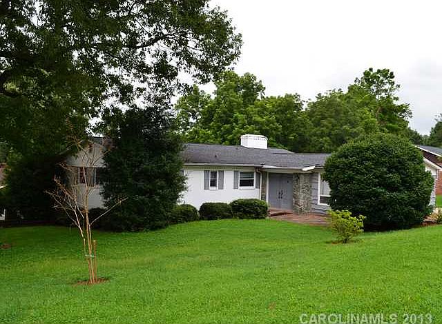1st image of 715 Oakdale Dr