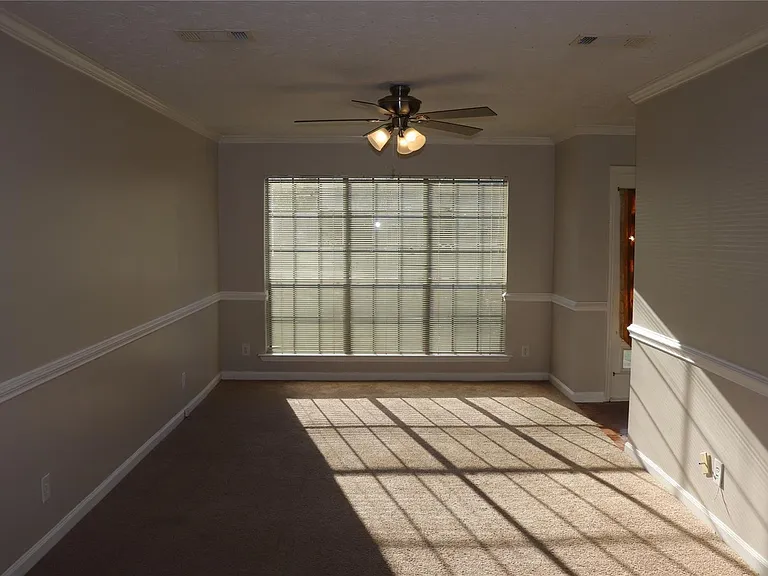 760 N Burbank Dr — Photo 4