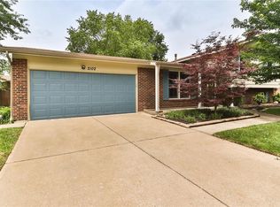 2102 Creekpoint Dr, Saint Peters, MO