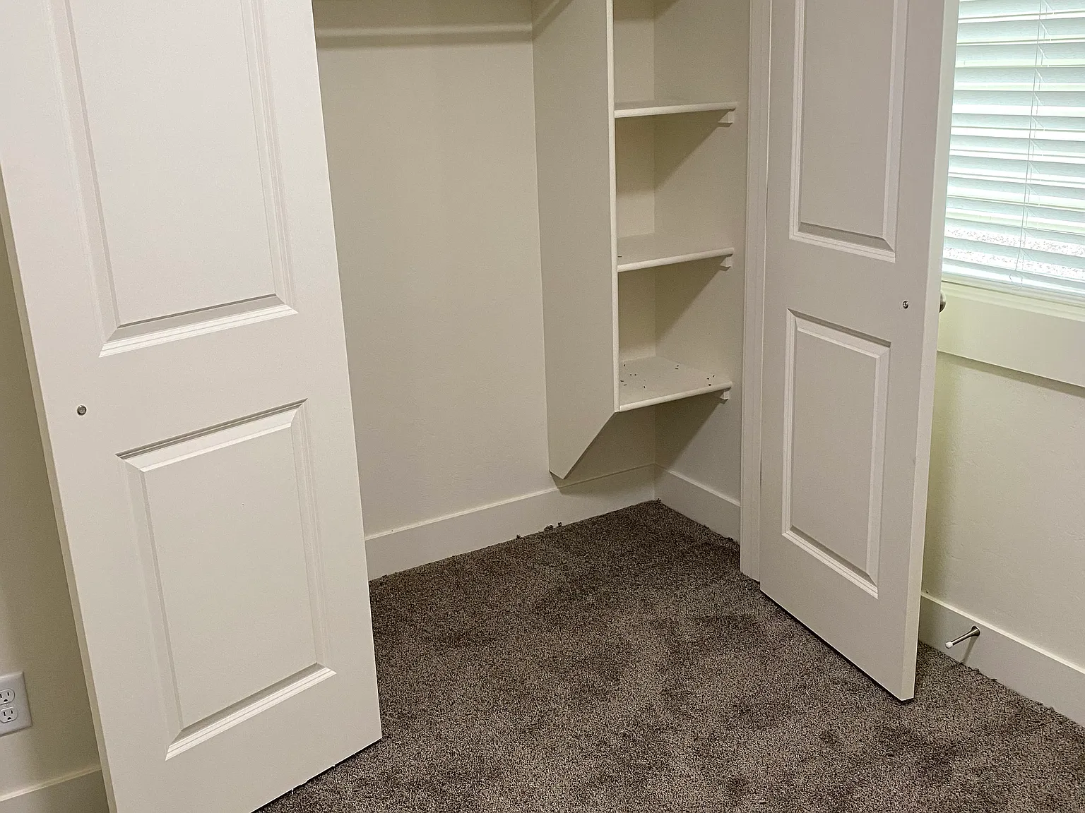3 bed, 1000 sqft, $1,200 — Photo 3