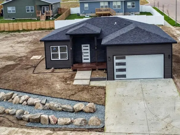 3021 28th Ave W, Williston, ND 58801