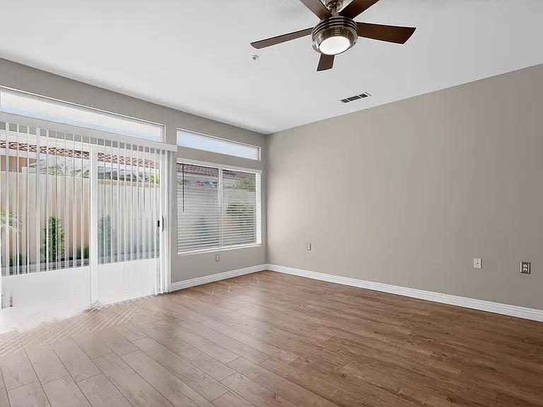 21610 Paseo Venezia — Photo 10