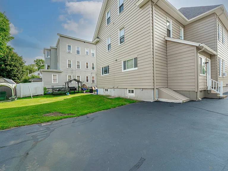 89 Bell St #89 — Photo 24