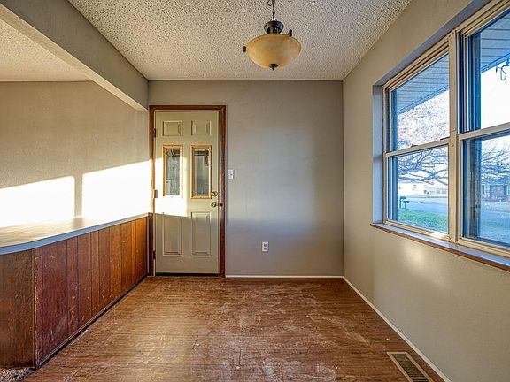 5th image of 834 Mimosa Dr