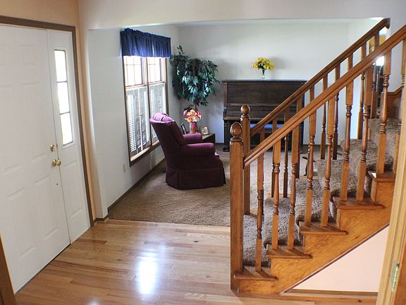 3rd image of 939 Orchard Dr