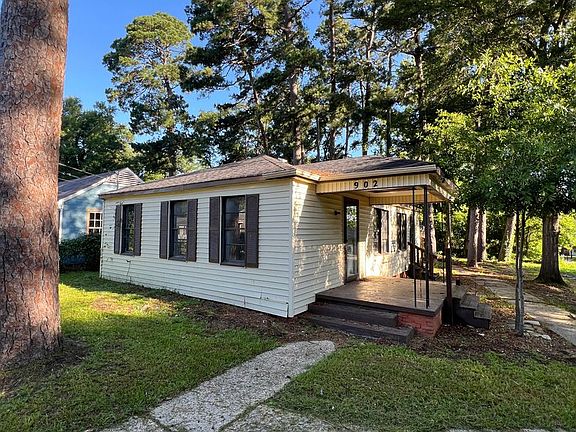3rd image of 902 Evangeline Pl