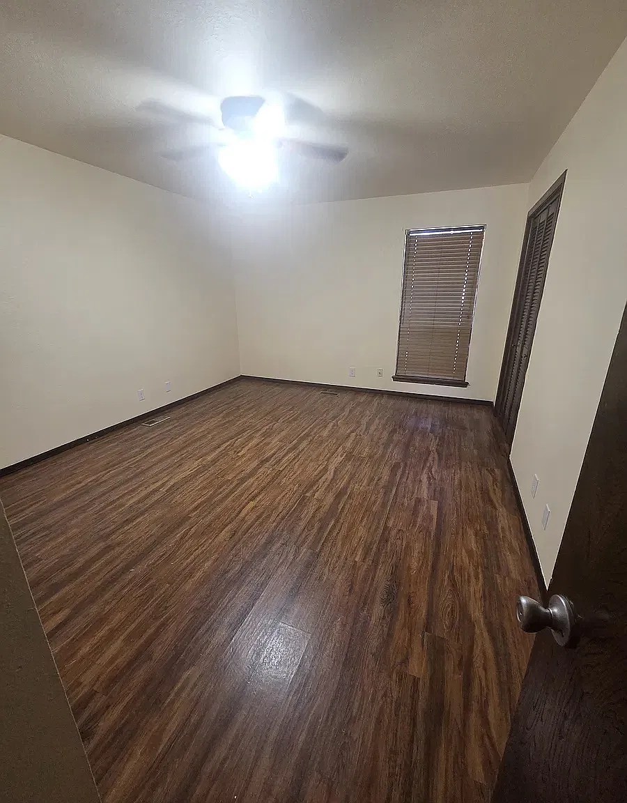 3 bed, 1301 sqft, $1,400 — Photo 1