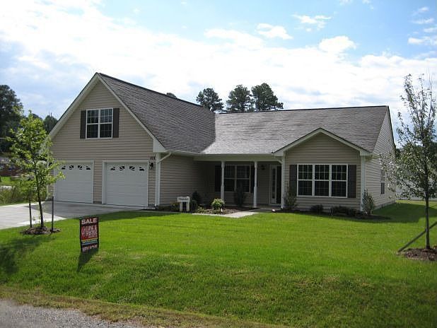 2nd image of 103 S Maple Rd