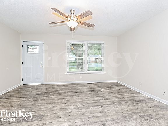 3rd image of 393 Donna Dr