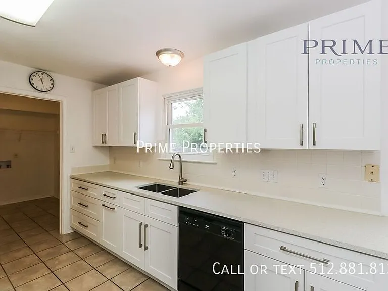 1041 Stacias Way — Photo 7
