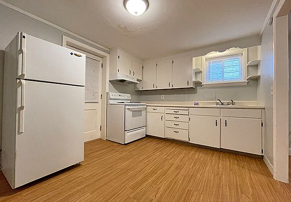 2nd image of 327 Jefferson Ave APT 2