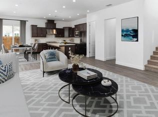 271 Peters Ln S, Madera, CA 93636