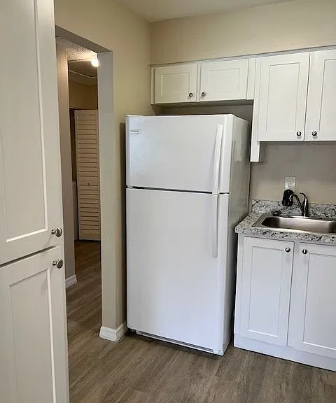 952 NE 8th Ave — Photo 6