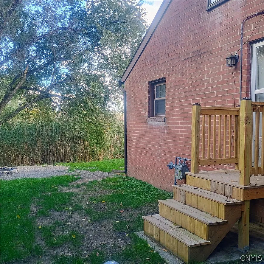 4 bed, 1.0 bath, 1558 sqft, $2,450 — Photo 2