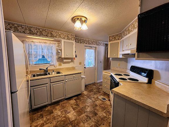 2nd image of 85 Hillcrest Ln