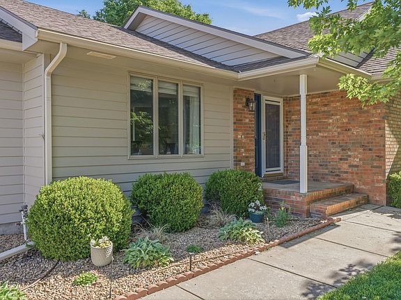 2nd image of 506 Wedgewood Ct