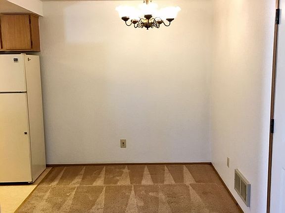 3rd image of 3306 Hoyt Ave APT 204