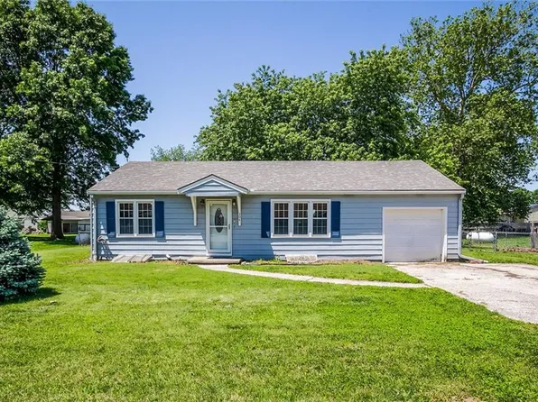 304 Floyd Rd, Orrick, MO 64077