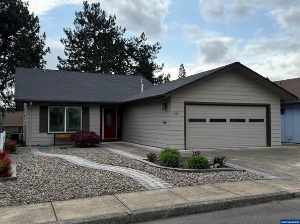 1842 Woodstock Cir NW, Salem, OR 97304