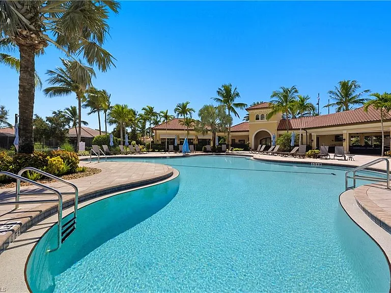9475 Isla Bella Cir — Photo 35