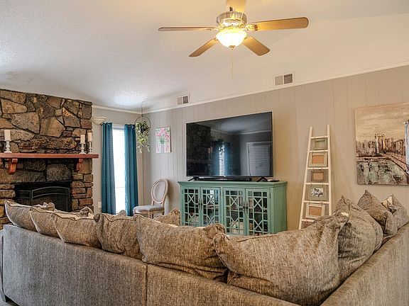 3rd image of 5773 Rensslaer Dr