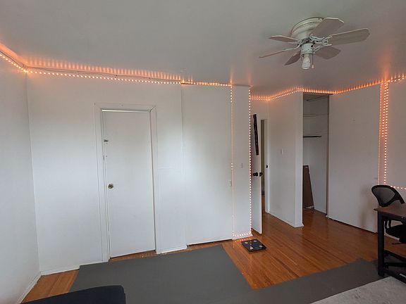 4th image of 48 Bloomington Cres