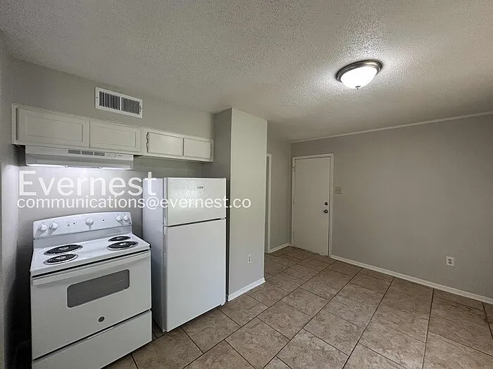8044 Oakbrook Dr — Photo 5