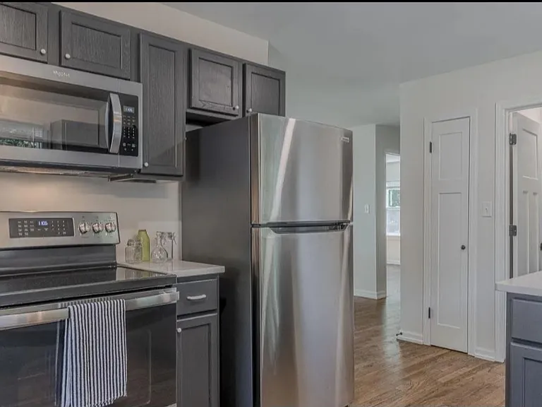 527 Bertrand St — Photo 8
