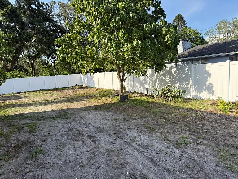E 25th Ave — Photo 7