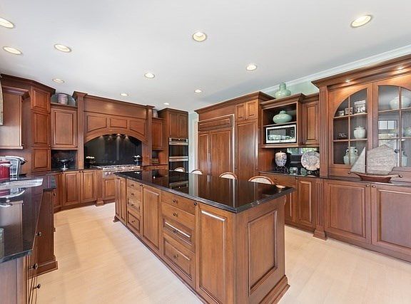 3rd image of 10717 Cherrywood Dr