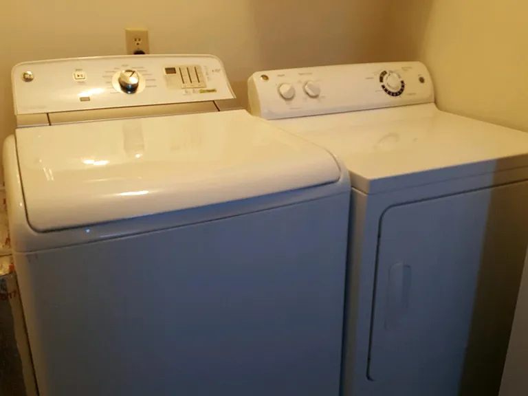 washer/dryer in laundry closet