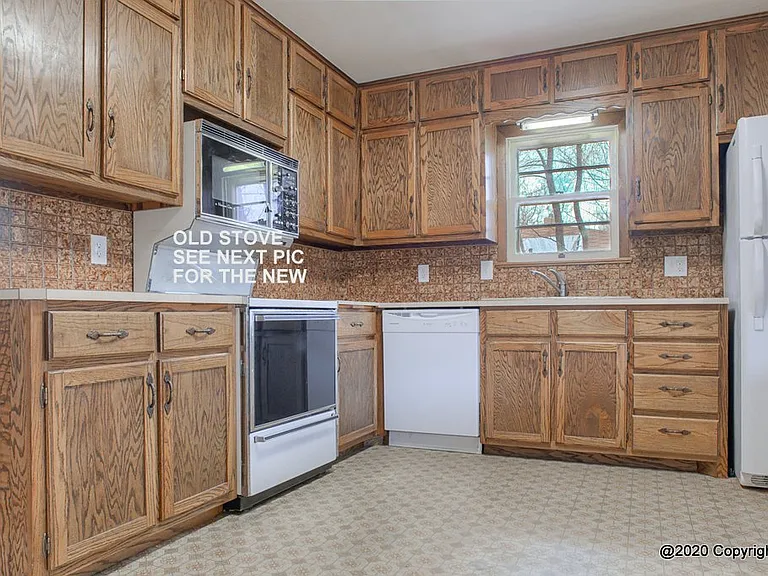 2622 Tremont St — Photo 4