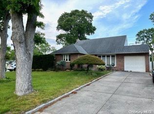 1175 Lakeshore Dr, Massapequa Park, NY 11762
