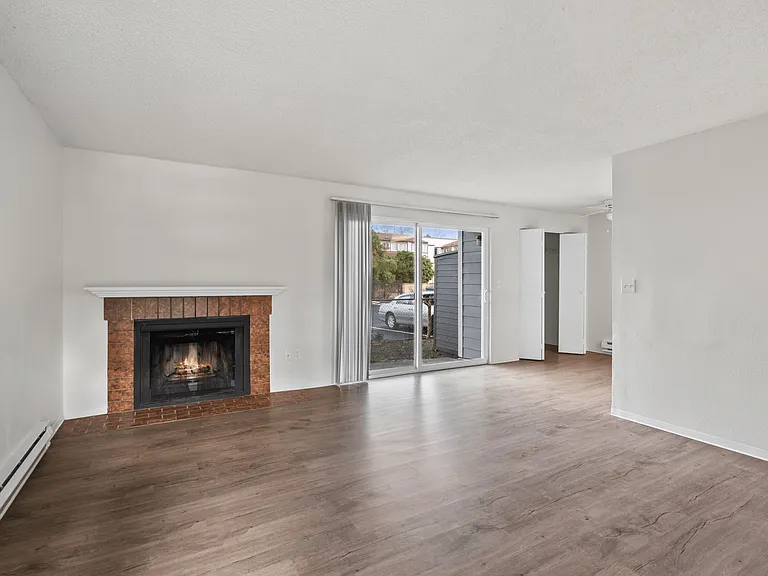2 Bed 1 Bath - End Unit - 793 Sq Ft 2 Bed 1 Bath - End Unit - 793 Sq Ft