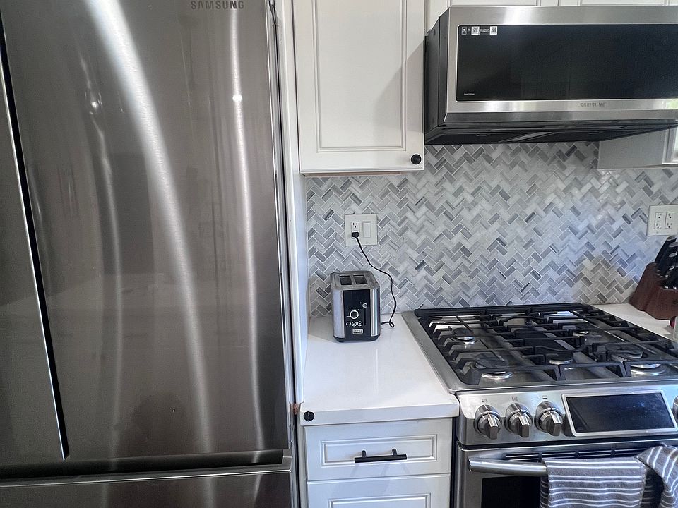 2nd image of 441 Pamela Rd