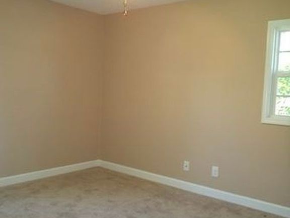 5th image of 303 Deerfield Dr