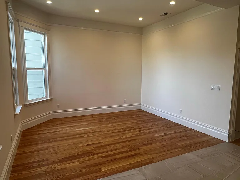 889 Capp St — Photo 7