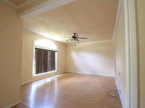 2nd image of 828 Singapore Dr