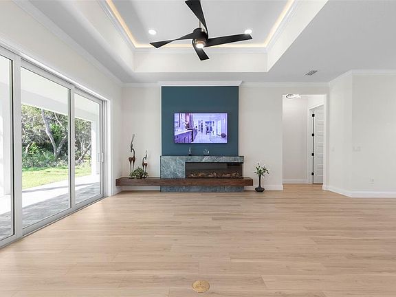 3rd image of 30 NORTH PARK CIRCLE