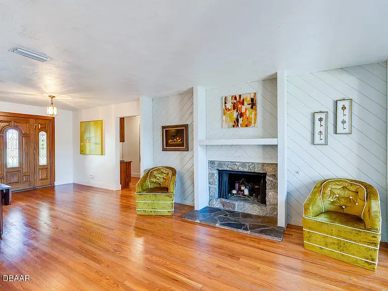 1286 John Anderson Dr — Photo 3