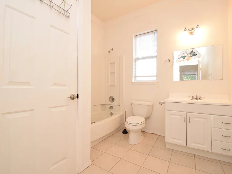 2102B Greenwood Ave — Photo 12