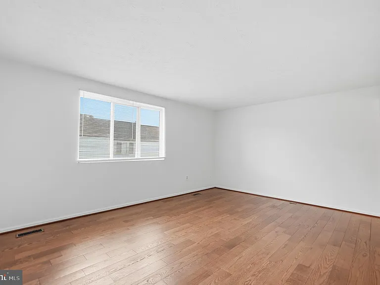 7 Leatherwood Ct — Photo 12